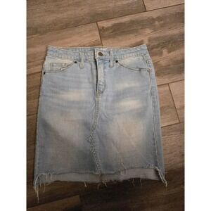 Universal Thread Light Wash Denim Skirt Frayed Hem Distressed Size 4 27